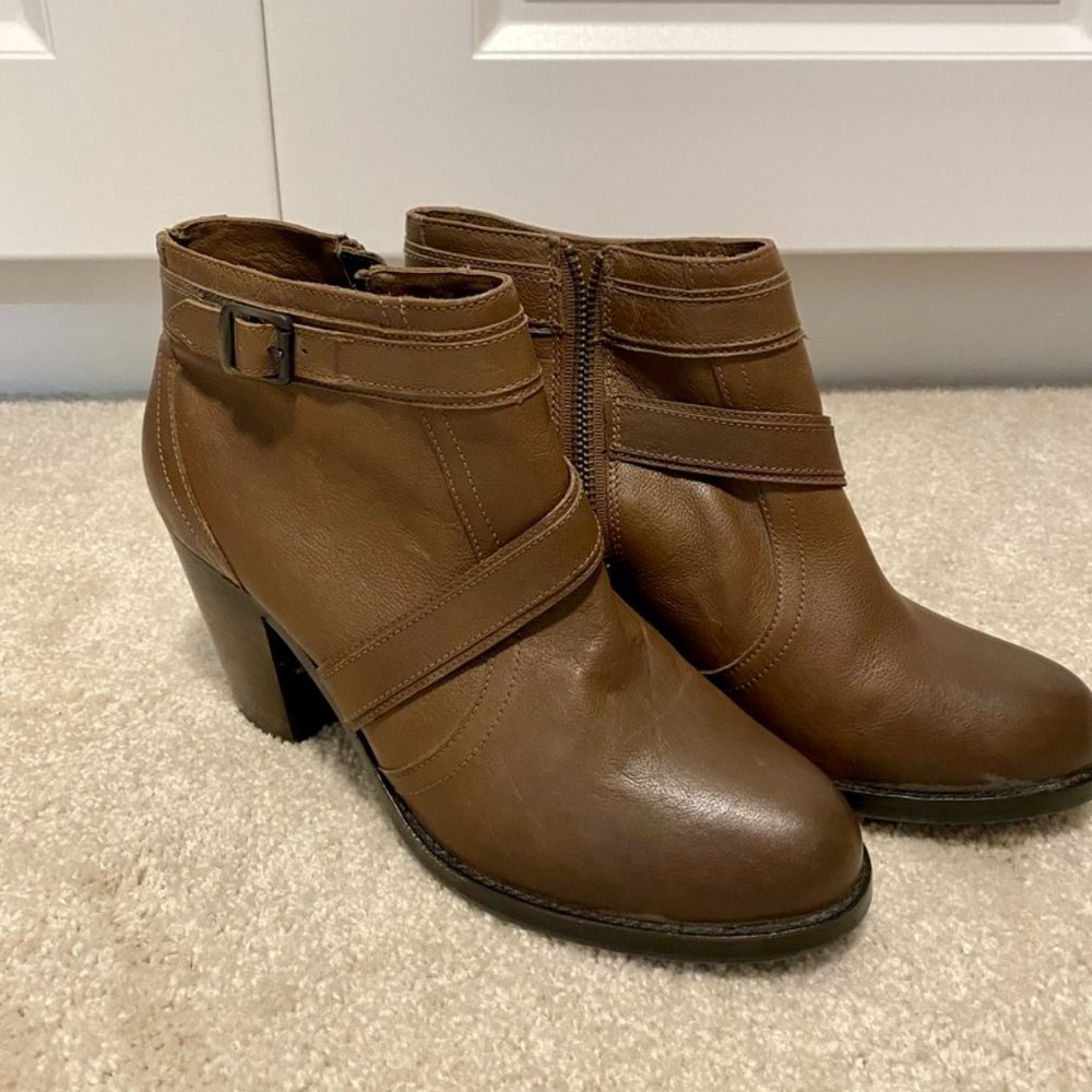 Ariat Women's Ready To Go Leather Belted Ankle Boots